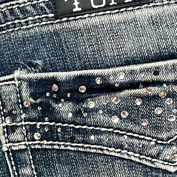 Cowgirl Tuff “ A Wing And A Prayer “ distressed Denim Embossed Shorts Sz 29 - Picture 5 of 7